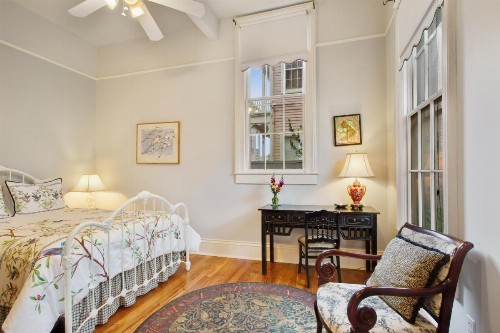 Maison Perrier Bed & Breakfast - image 15