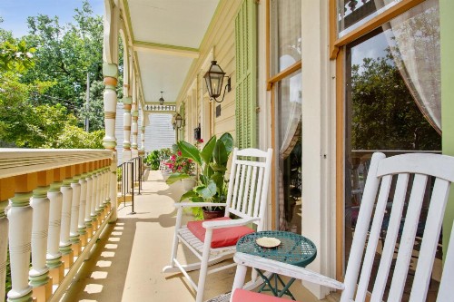 Maison Perrier Bed & Breakfast - image 16
