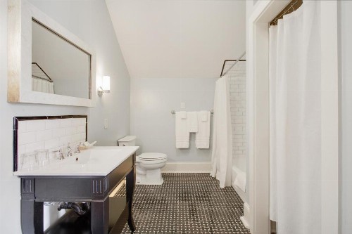 Maison Perrier Bed & Breakfast - image 20