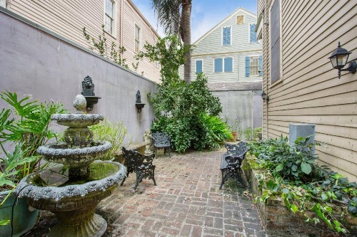 Maison Perrier Bed & Breakfast - image 21