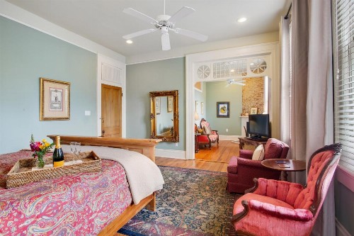 Maison Perrier Bed & Breakfast - image 25