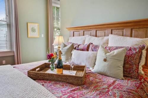 Maison Perrier Bed & Breakfast - image 3