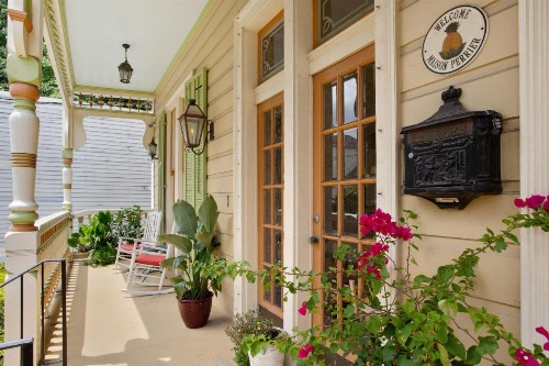 Maison Perrier Bed & Breakfast - image 30