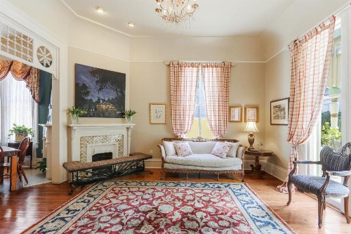 Maison Perrier Bed & Breakfast - image 33