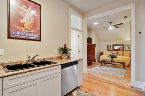 Maison Perrier Bed & Breakfast - image 39
