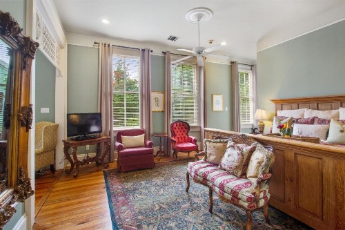Maison Perrier Bed & Breakfast - image 9