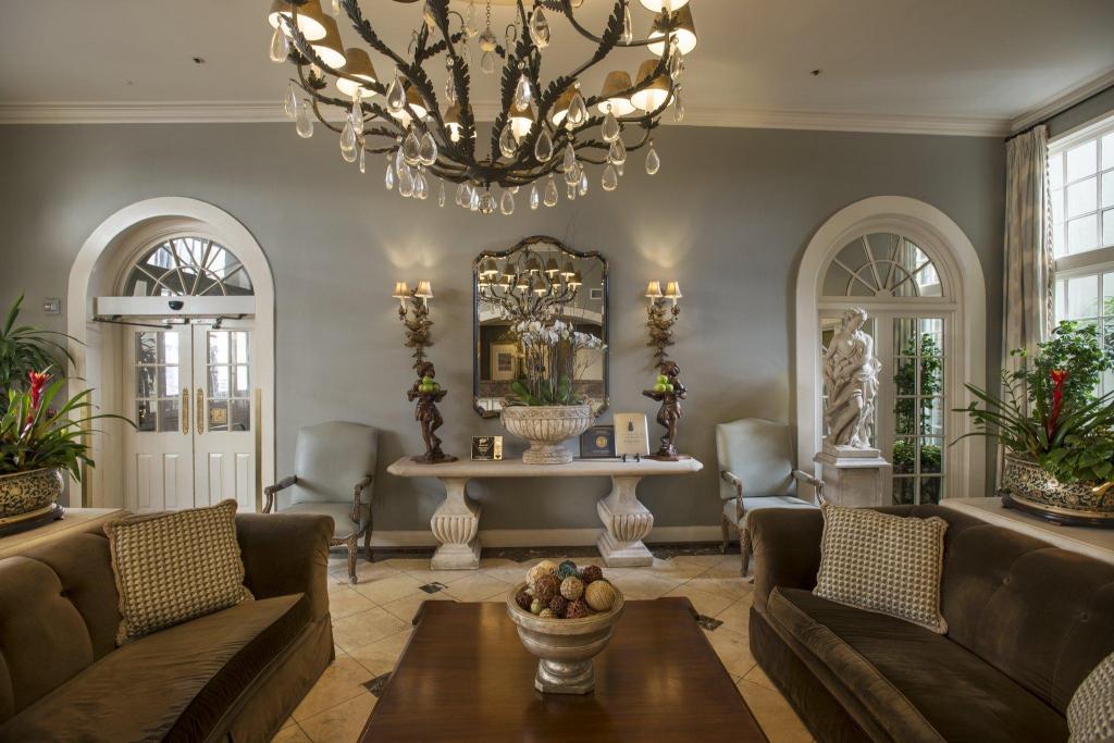 Bienville House Hotel - image 2