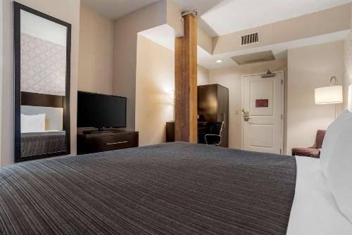 Best Western Plus St. Christopher Hotel - image 12