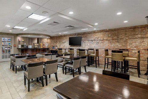 Best Western Plus St. Christopher Hotel - image 33