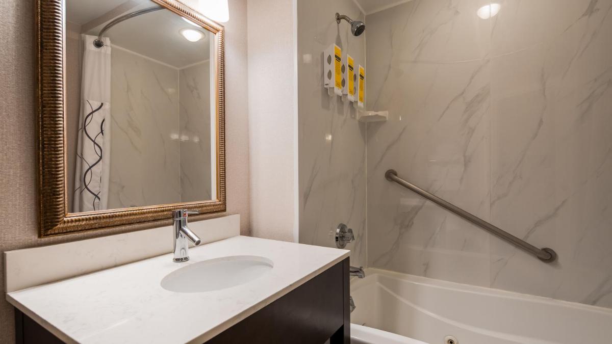 Best Western Plus St. Christopher Hotel - image 4