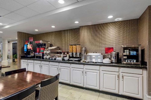 Best Western Plus St. Christopher Hotel - image 40