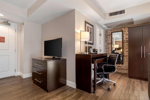 Best Western Plus St. Christopher Hotel - image 48