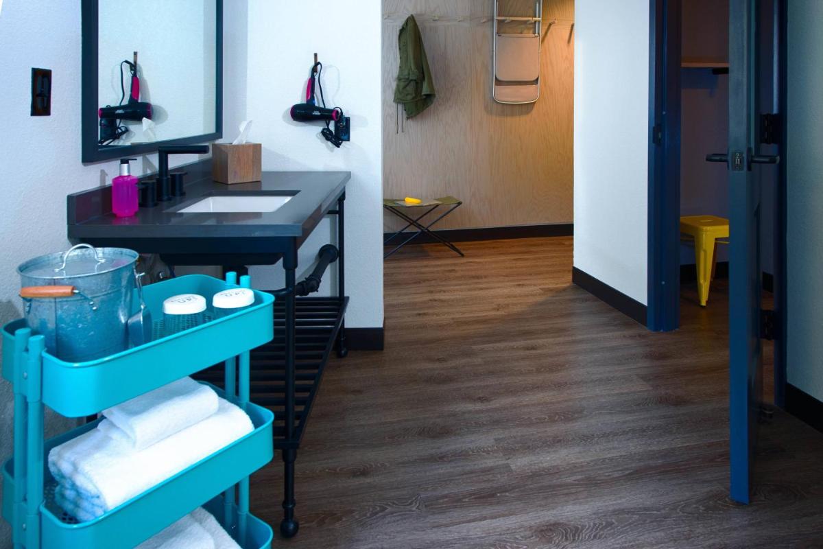 MOXY New Orleans Downtown/French Quarter Area - image 2