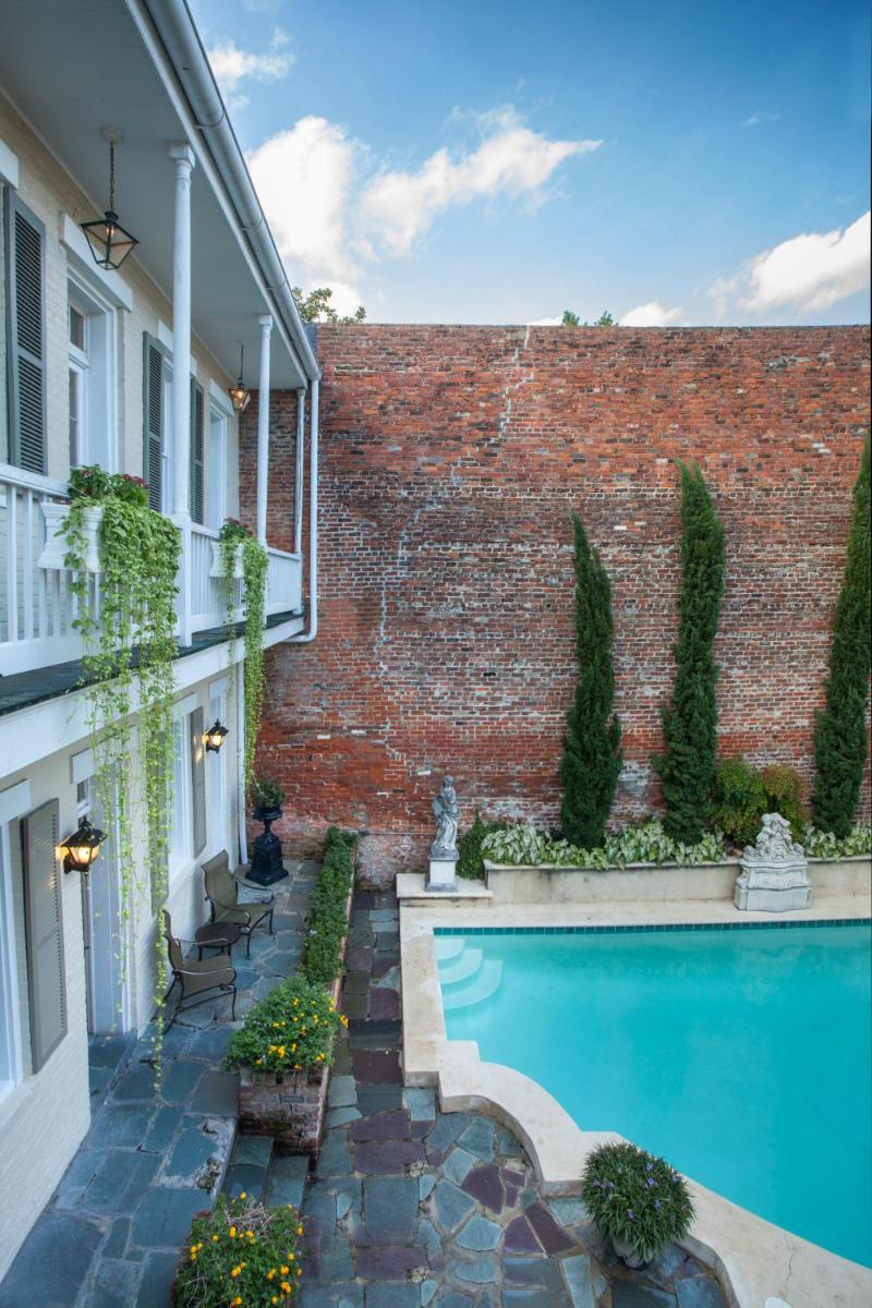 Chateau Hotel - main image
