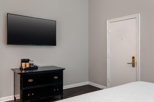 Chateau Hotel - image 15