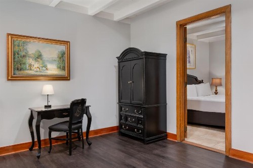 Chateau Hotel - image 18