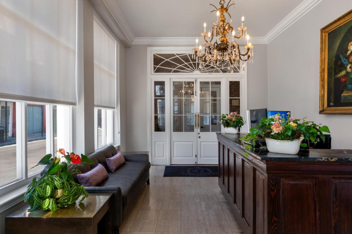 Chateau Hotel - image 4