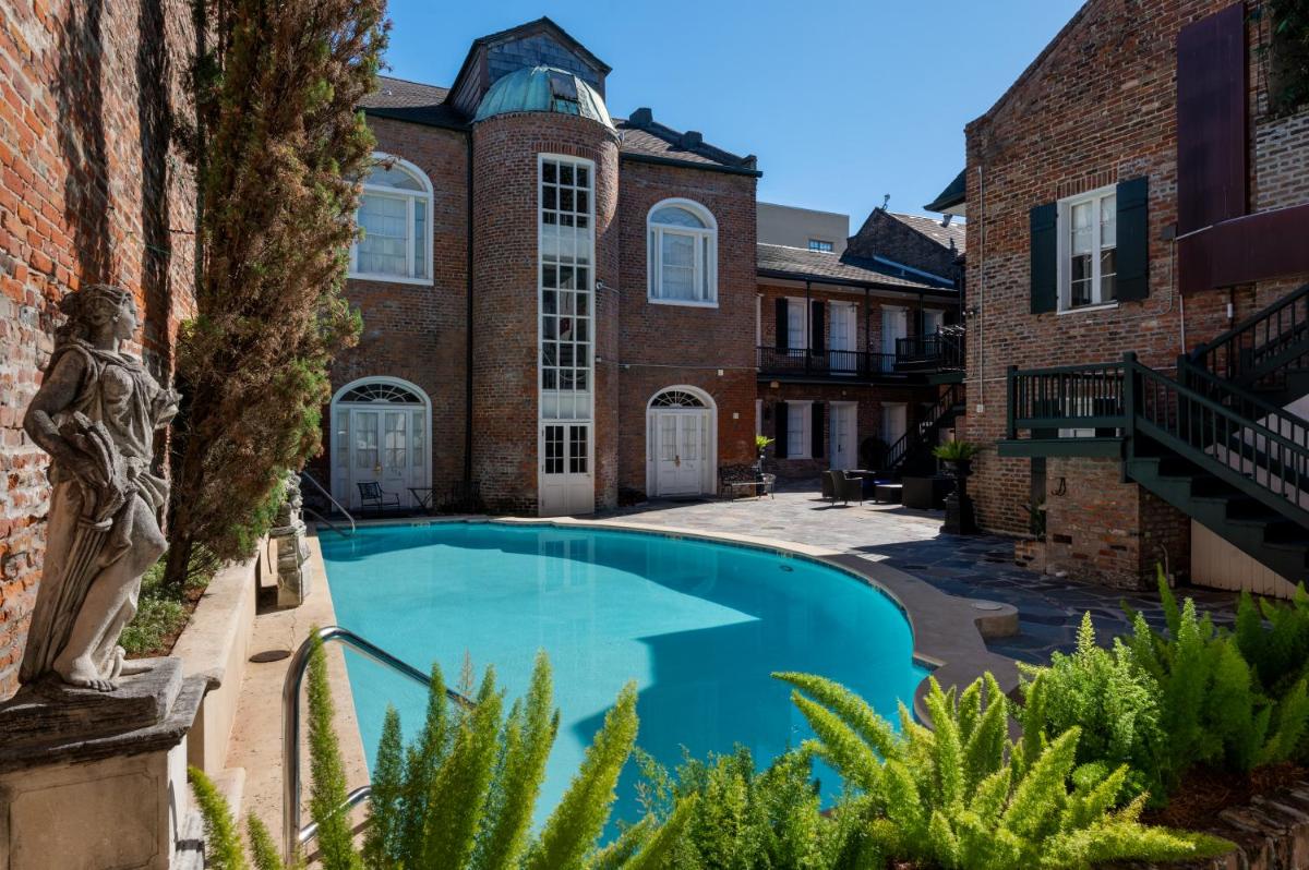 Chateau Hotel - image 7