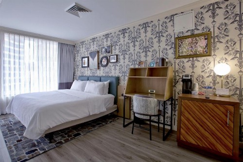 Royal St. Charles Hotel - image 32
