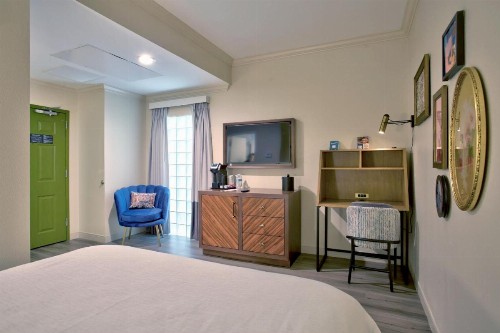 Royal St. Charles Hotel - image 34