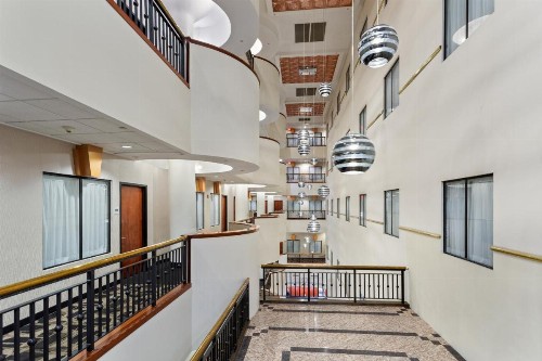 Wyndham Garden Baronne Plaza - image 14