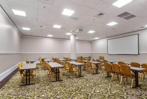 Wyndham Garden Baronne Plaza - image 25