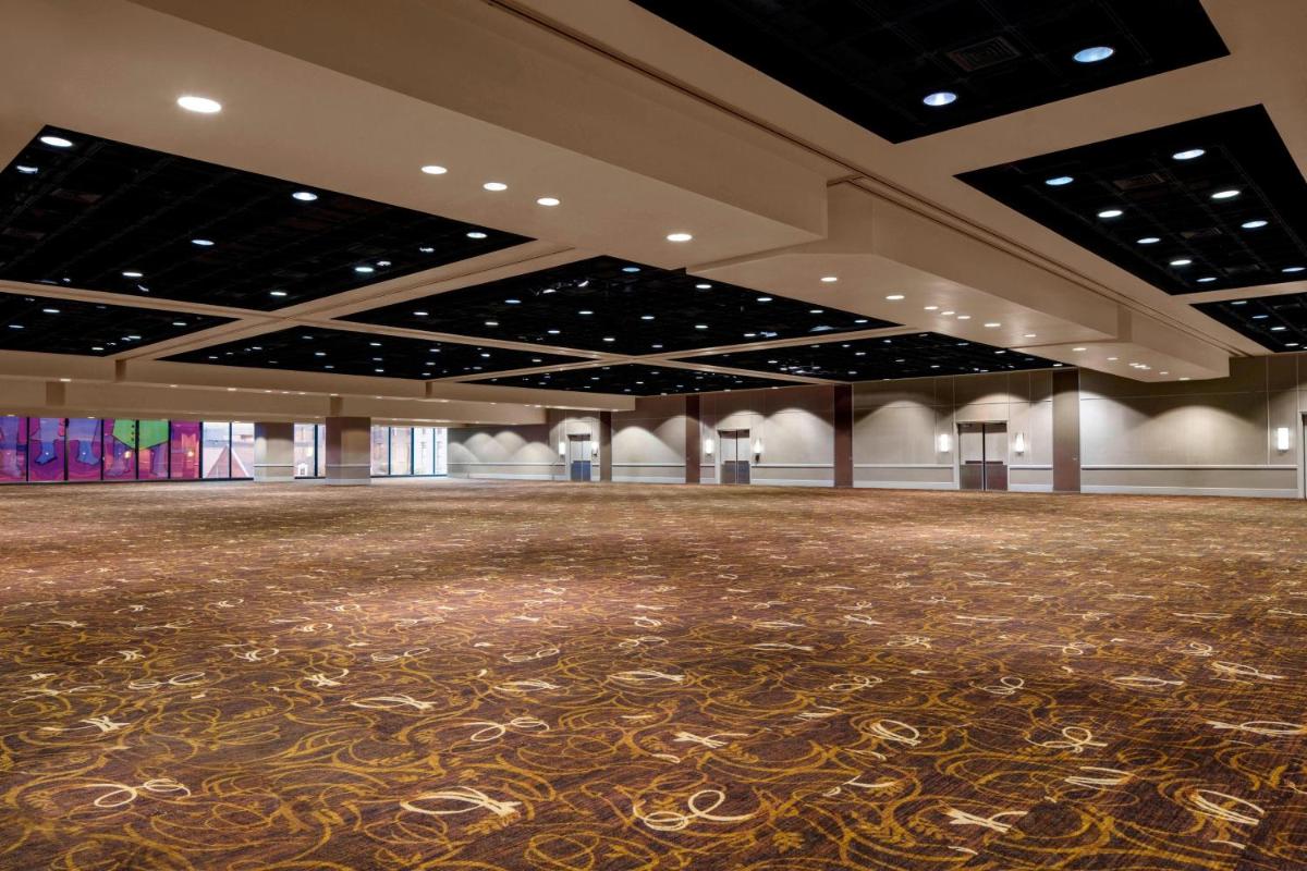 Sheraton New Orleans Hotel - image 2