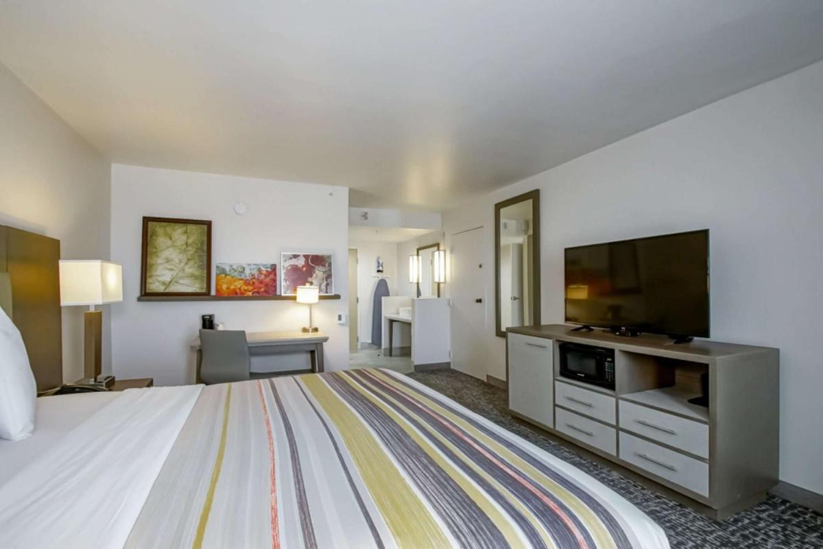 Country Inn & Suites by Radisson New Orleans I-10 East LA - image 6