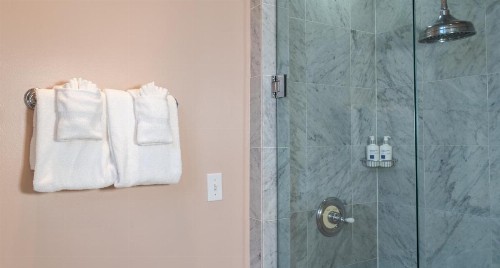 Melrose Mansion Suites - image 17