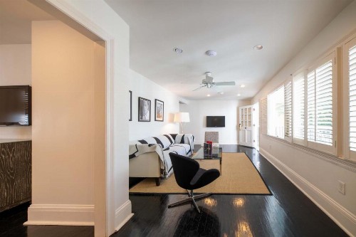 Melrose Mansion Suites - image 2
