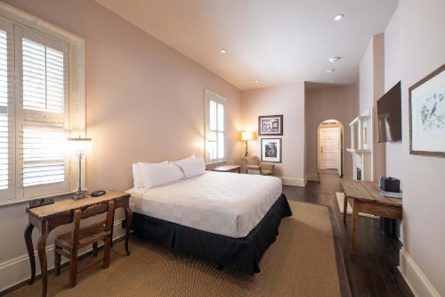 Melrose Mansion Suites - image 35
