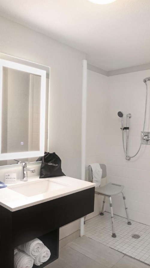 Holiday Inn Express New Orleans East an IHG Hotel - image 14