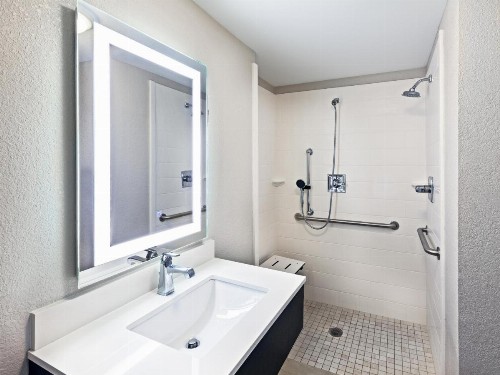 Holiday Inn Express New Orleans East an IHG Hotel - image 5