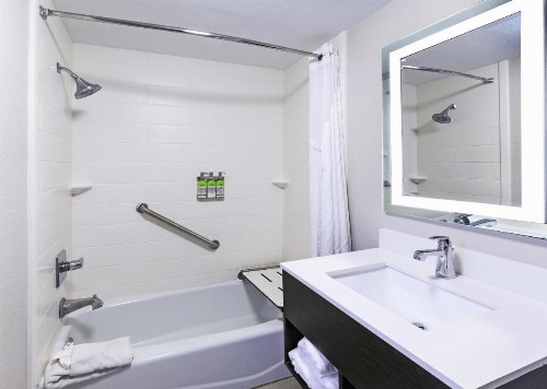 Holiday Inn Express New Orleans East an IHG Hotel - image 6