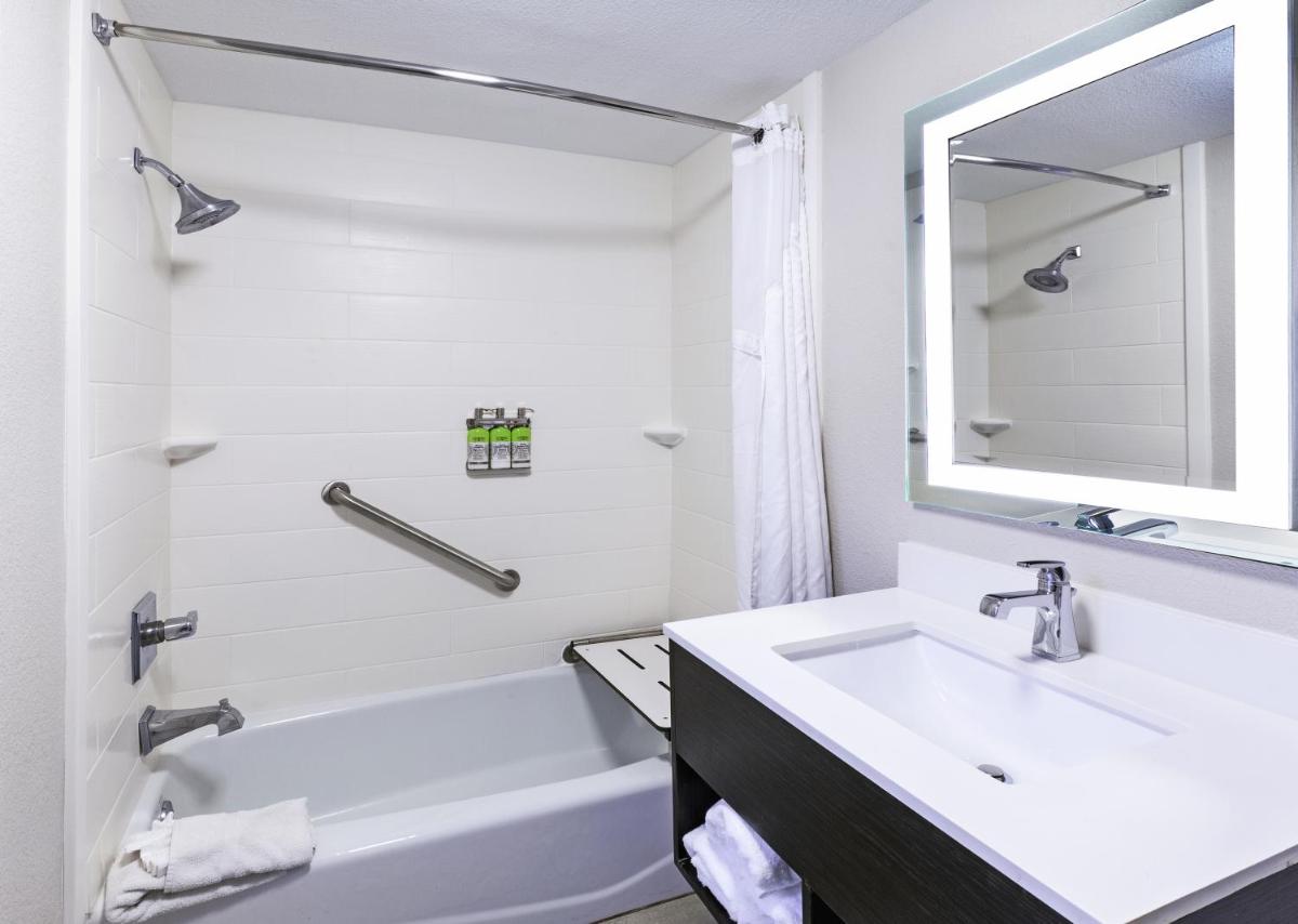 Holiday Inn Express New Orleans East an IHG Hotel - image 6