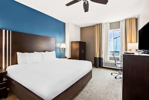 Comfort Suites New Orleans East - image 16