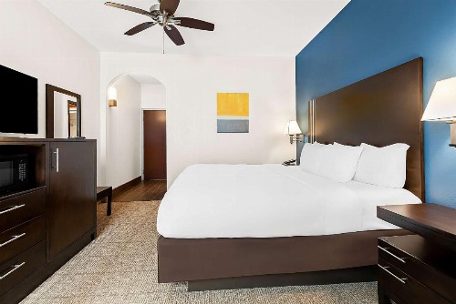 Comfort Suites New Orleans East - image 17