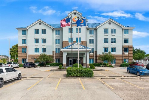 Comfort Suites New Orleans East - image 2