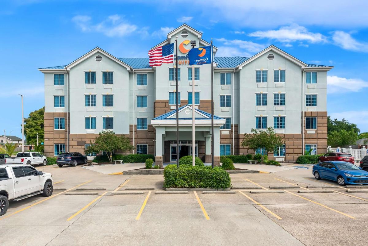 Comfort Suites New Orleans East - image 2