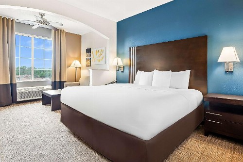 Comfort Suites New Orleans East - image 25