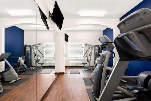 Comfort Suites New Orleans East - image 36