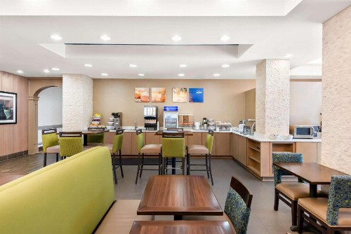 Comfort Suites New Orleans East - image 40