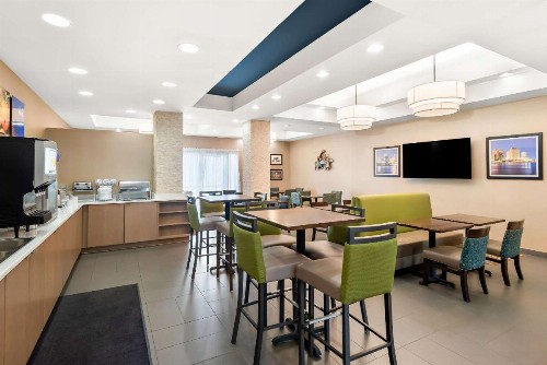 Comfort Suites New Orleans East - image 42