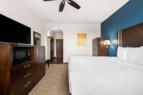 Comfort Suites New Orleans East - image 8