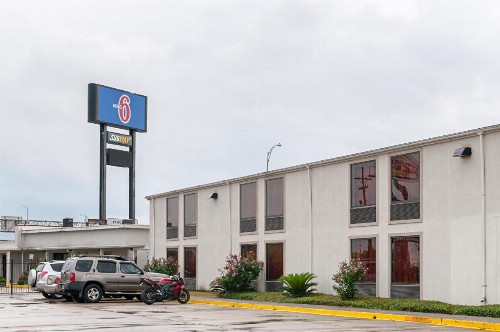 Motel 6-New Orleans LA - Near Downtown - image 2
