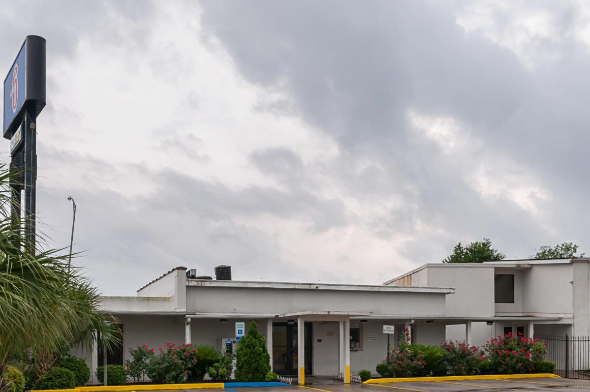 Motel 6-New Orleans LA - Near Downtown - image 3