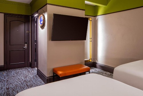 Pelham Hotel - image 29