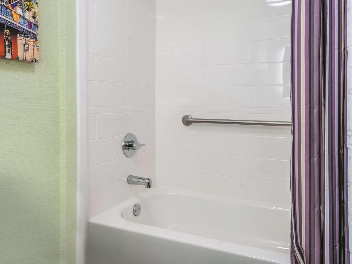 La Quinta by Wyndham New Orleans Downtown - image 3