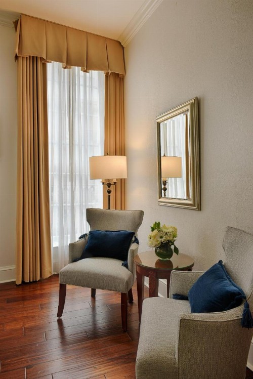 St James Hotel - image 2