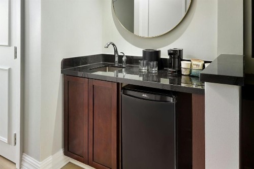Courtyard by Marriott New Orleans French Quarter/Iberville - image 12